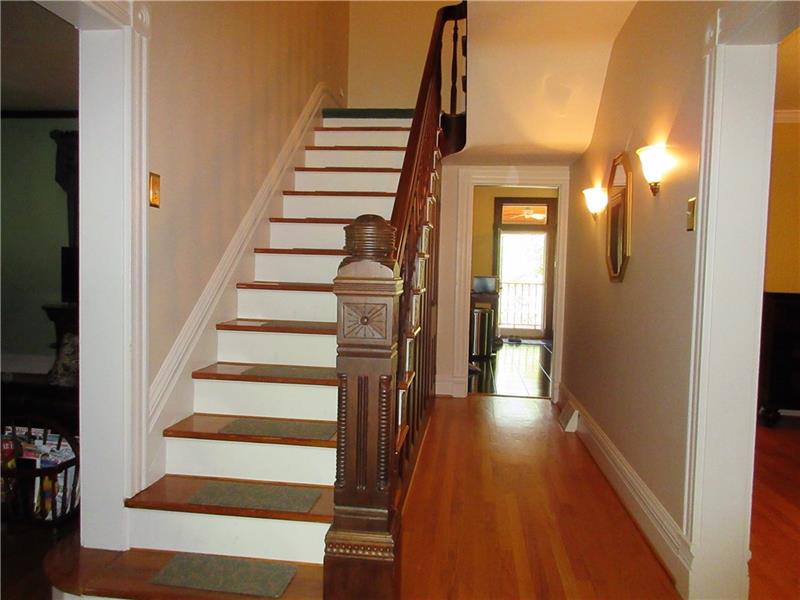 230 Compton Road Sewickley, PA 15143 - Photo 2 of 24 The foyer is warm and welcoming!