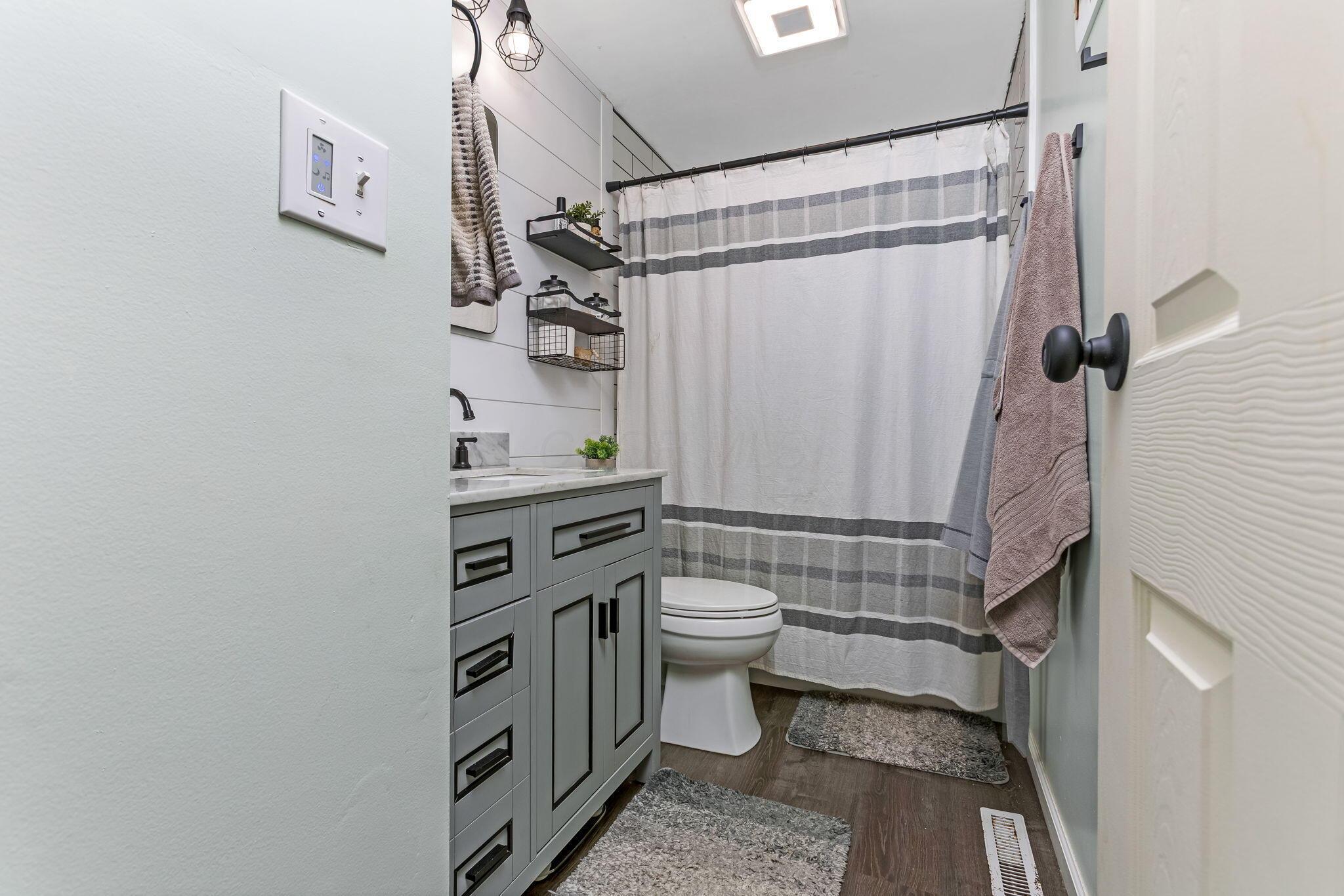 3475 Brazzaville Road Westerville, OH 43081 - Photo 8 of 37 8 Bathroom