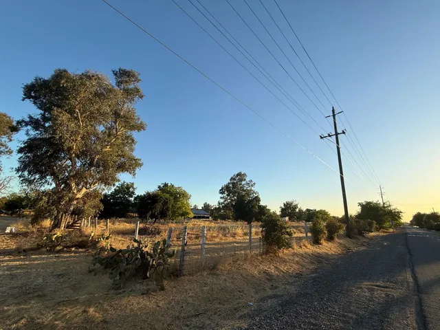 a view of a house with a tree