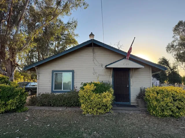 a view of a house with a yard and plants