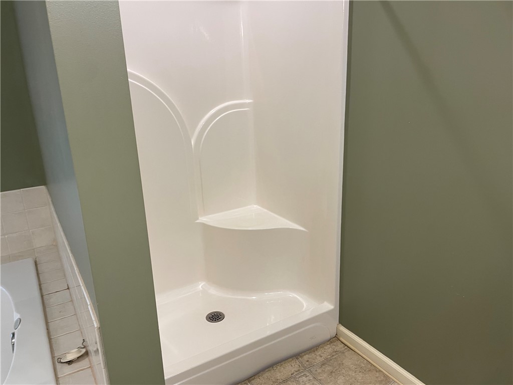 142 Fowler Road Anderson, SC 29625 - Photo 17 of 38 Walk in shower