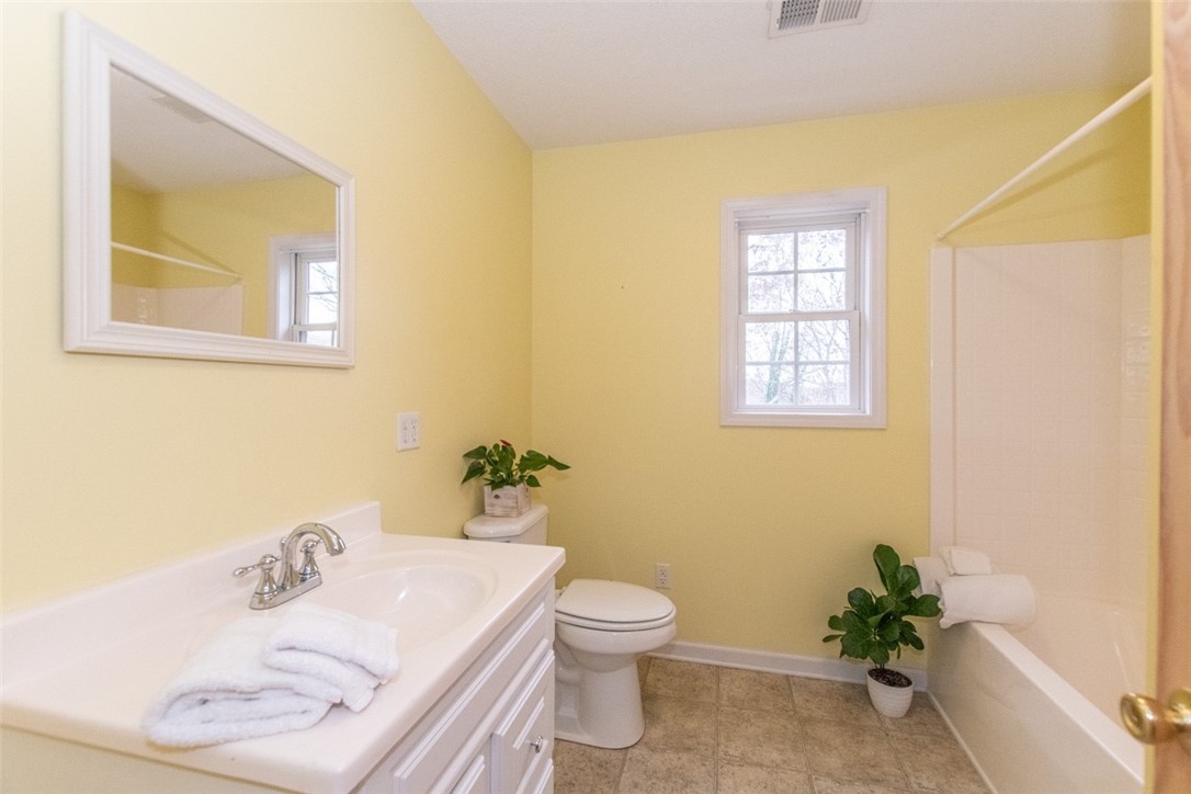 142 Fowler Road Anderson, SC 29625 - Photo 22 of 38 Upstairs bathroom
