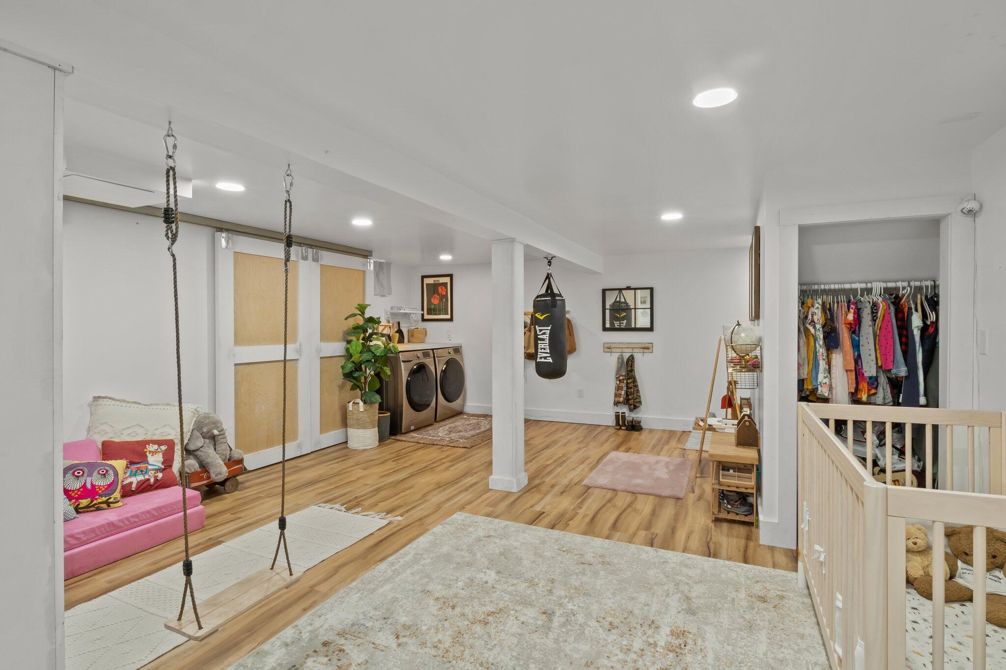 582 Massasoit Road Eastham, MA 02642 - Photo 25 of 45 a view of a living room