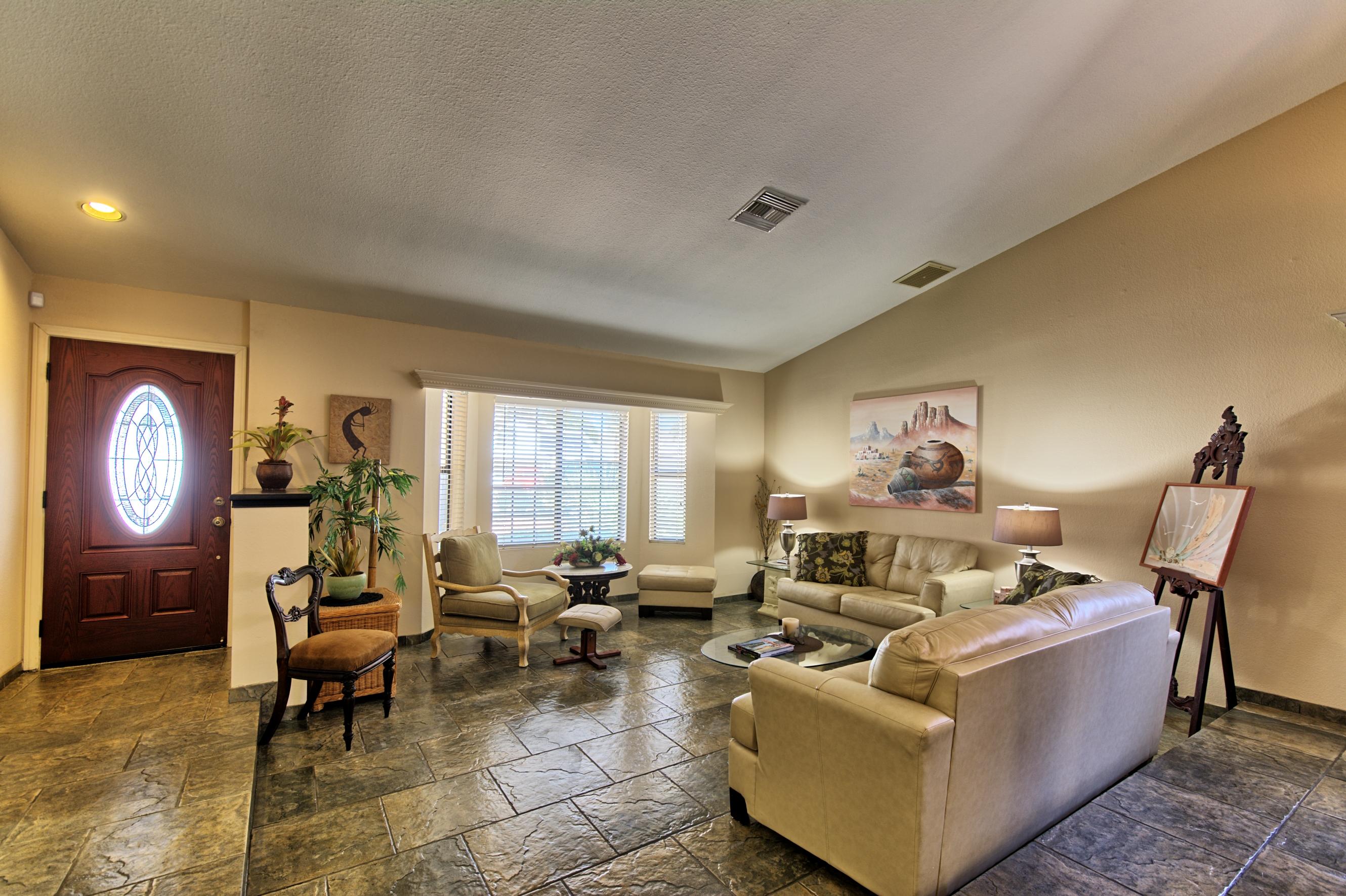 68951 Risueno Road Cathedral City, CA 92234 - Photo 3 of 29 Livingroom 2
