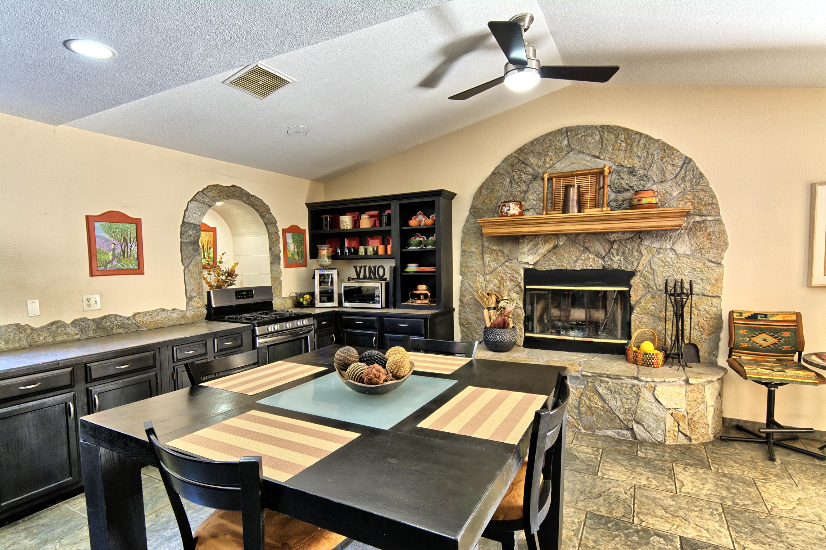 68951 Risueno Road Cathedral City, CA 92234 - Photo 9 of 29 Kitchen 3