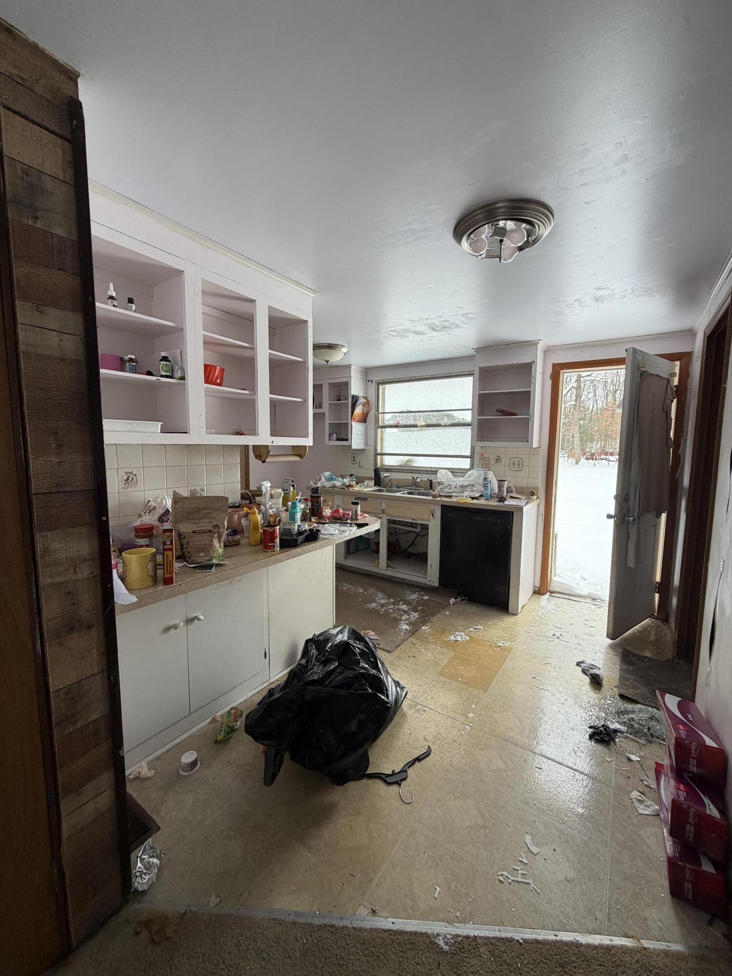 609 Carr Road Muskegon, MI 49442 - Photo 5 of 12 IMG_0404