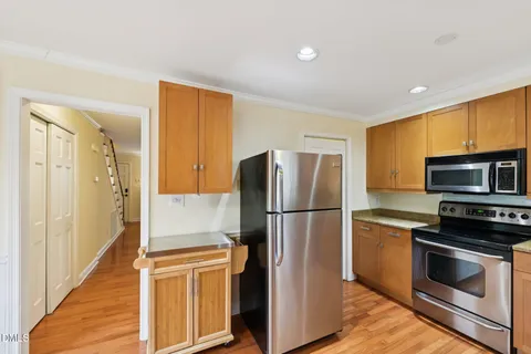 $375,000 | 409 Smith Avenue, Unit 105, Chapel Hill, NC 27516