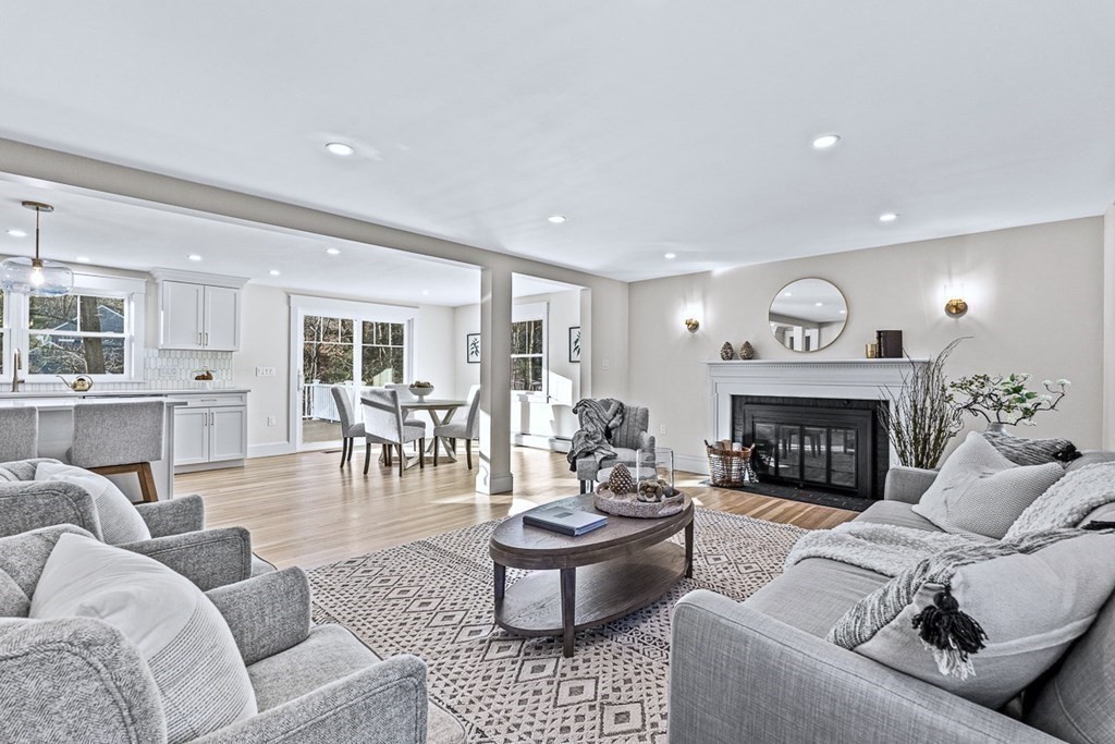 9 Candlewood Road Lynnfield, MA 01940 - Photo 3 of 42 Gallery Image 3