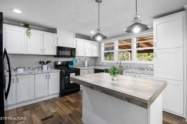 $529,000 | 273 County Road 364, Niota, TN 37826