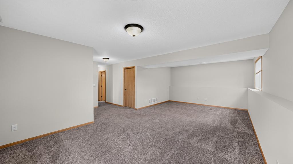 3909 46 Avenue Northwest Rochester, MN 55901 - Photo 27 of 36