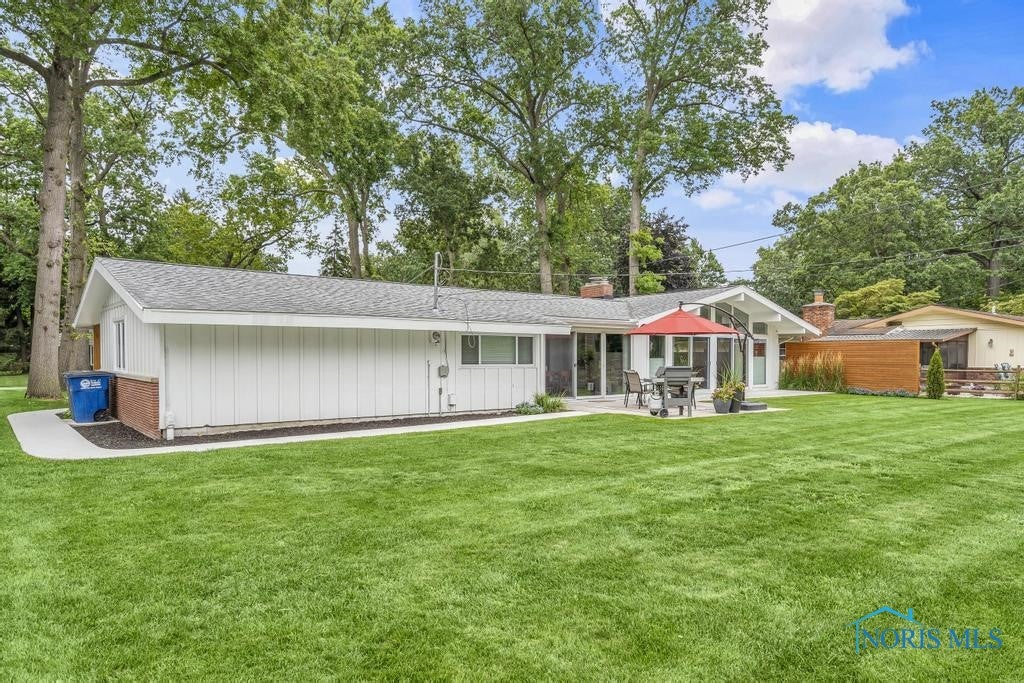 3847 Surrey Road Toledo, OH 43623 - Photo 39 of 42 Rear Exterior and Yard