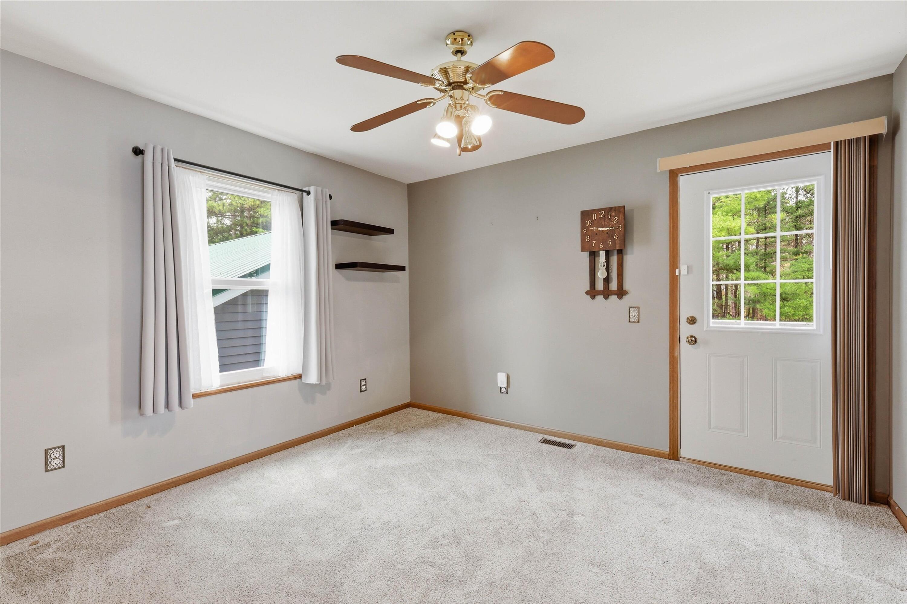 W7109 Dakota Avenue Springfield, WI 53964 - Photo 7 of 43 05-W7109 Dakota Avenue-5