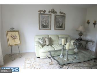 315 Kentucky Avenue Sinking Spring, PA 19608 - Photo 3 of 12 Living Room
