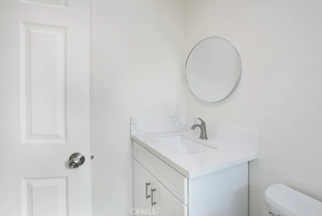 a view of an empty room with windows and closet