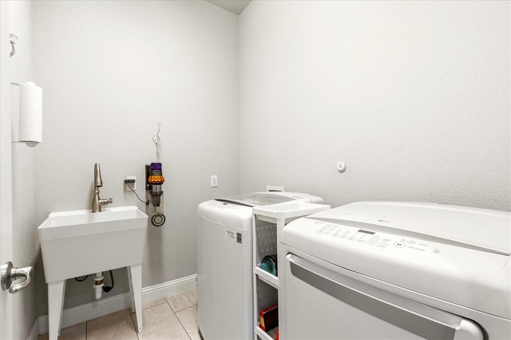 1108 Granada Drive Allen, TX 75013 - Photo 34 of 40 a utility room with dryer and washer