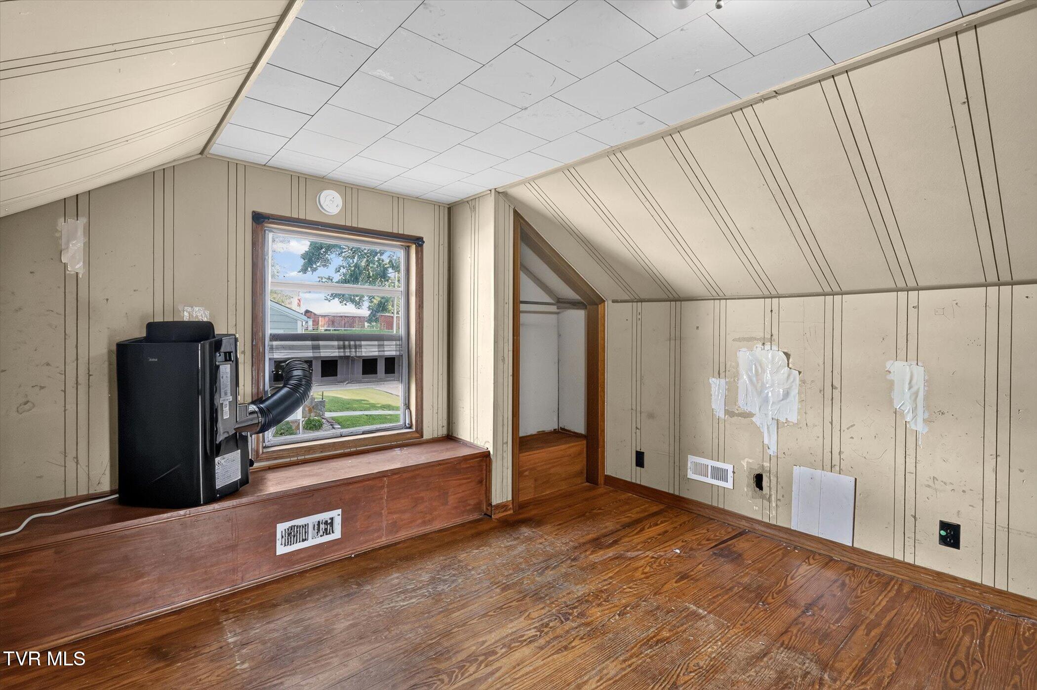 113 Ell Street Greeneville, TN 37743 - Photo 25 of 35 22-113-Ell-St-WindowStill-Photography