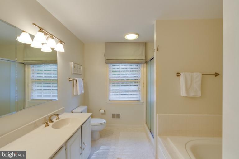 9816 Spring Ridge Lane Vienna, VA 22182 - Photo 15 of 30 Bath (Master)