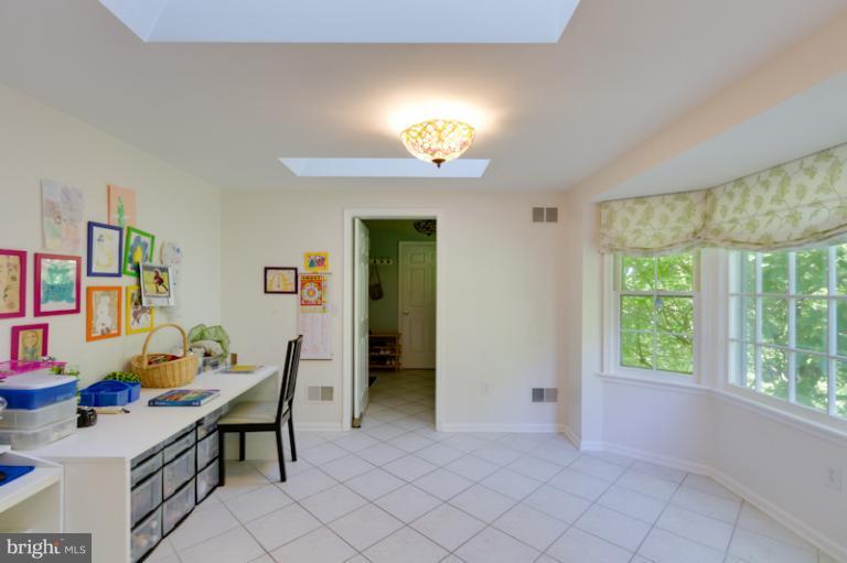 9816 Spring Ridge Lane Vienna, VA 22182 - Photo 3 of 30 Interior (General)