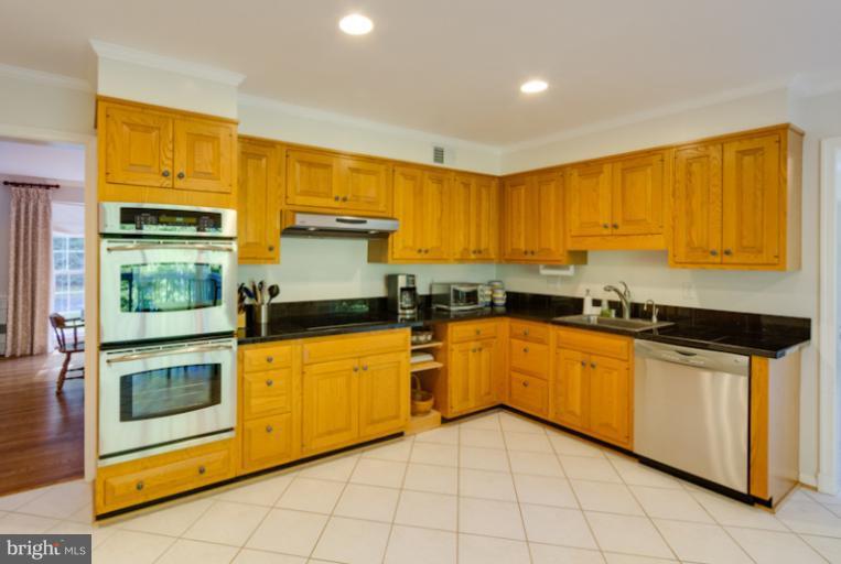 9816 Spring Ridge Lane Vienna, VA 22182 - Photo 4 of 30 Kitchen
