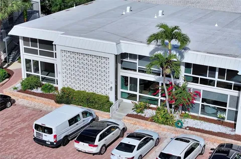 $665,000 | 2100 Gulf Shore Boulevard North, Unit 107, Naples, FL 34102
