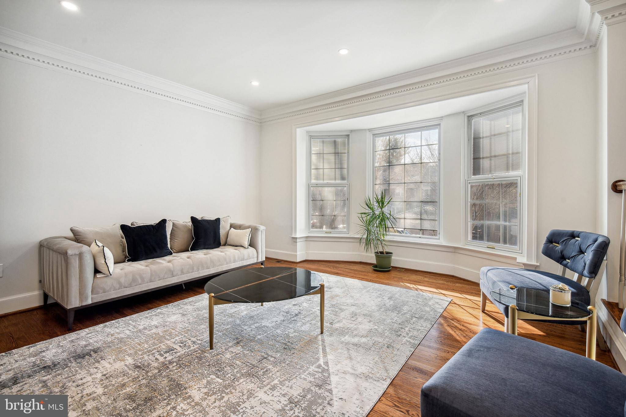 8316 Rising Ridge Way Bethesda, MD 20817 - Photo 3 of 30 Living room