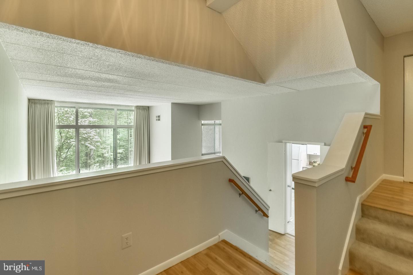 11564 Rolling Green Court Reston, VA 20191 - Photo 5 of 48