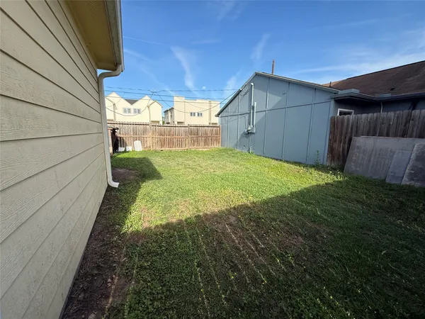 a view of a back yard of the house