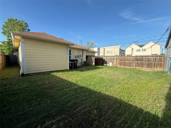$1,300 | 9307 Coffee Street, Houston, TX 77033