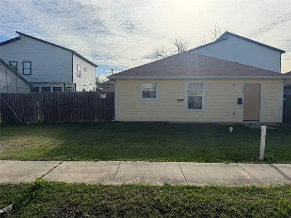 $1,300 | 9307 Coffee Street, Houston, TX 77033