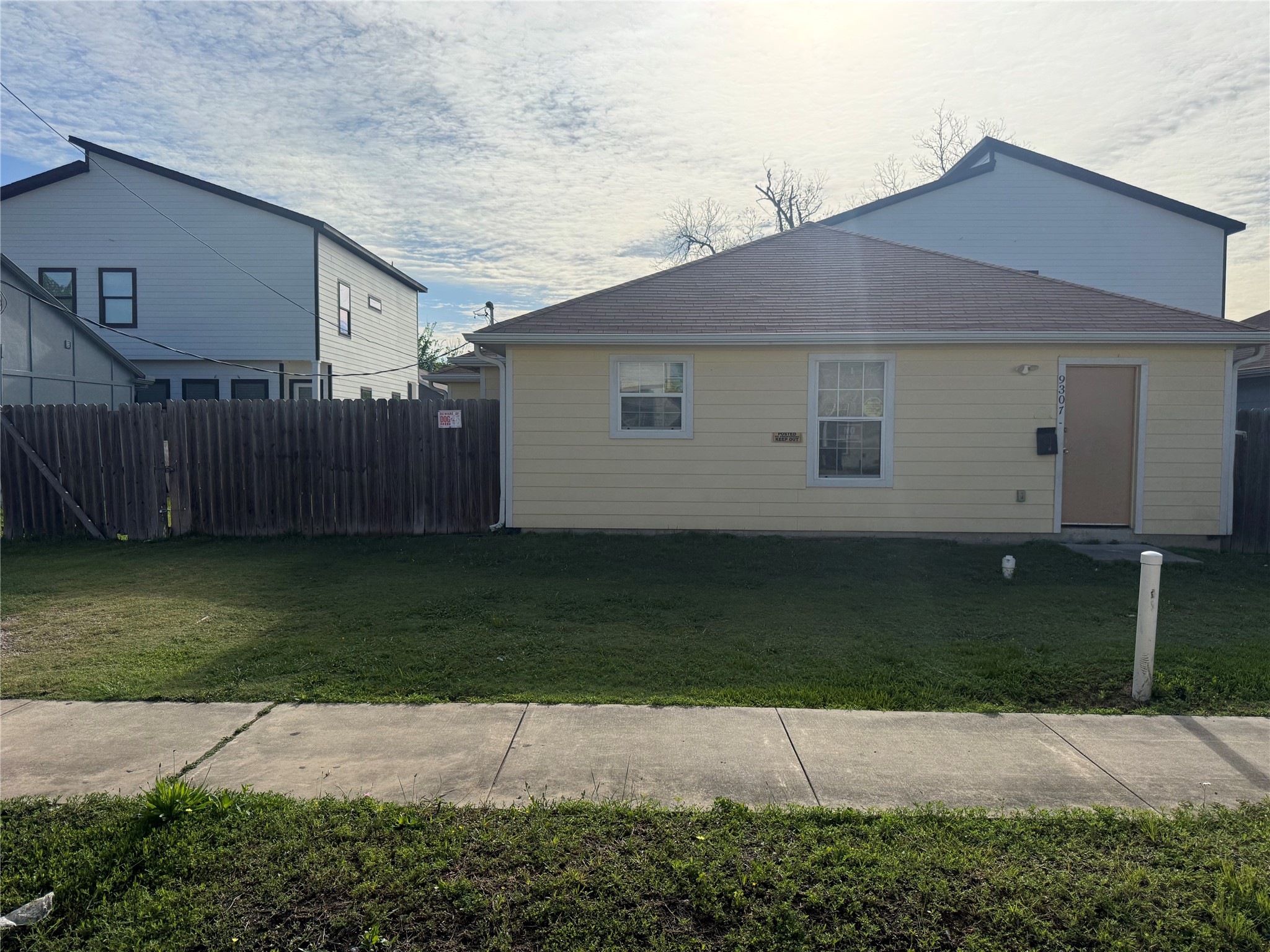 9307 Coffee Street Houston, TX 77033 - Photo 2 of 16 a backyard of a house