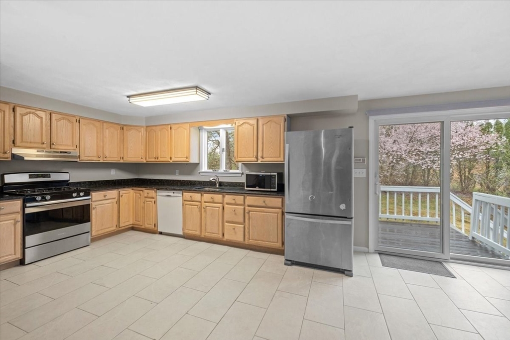 4 Treasure Hill Road Wilmington, MA 01887 - Photo 2 of 37 Gallery Image 2
