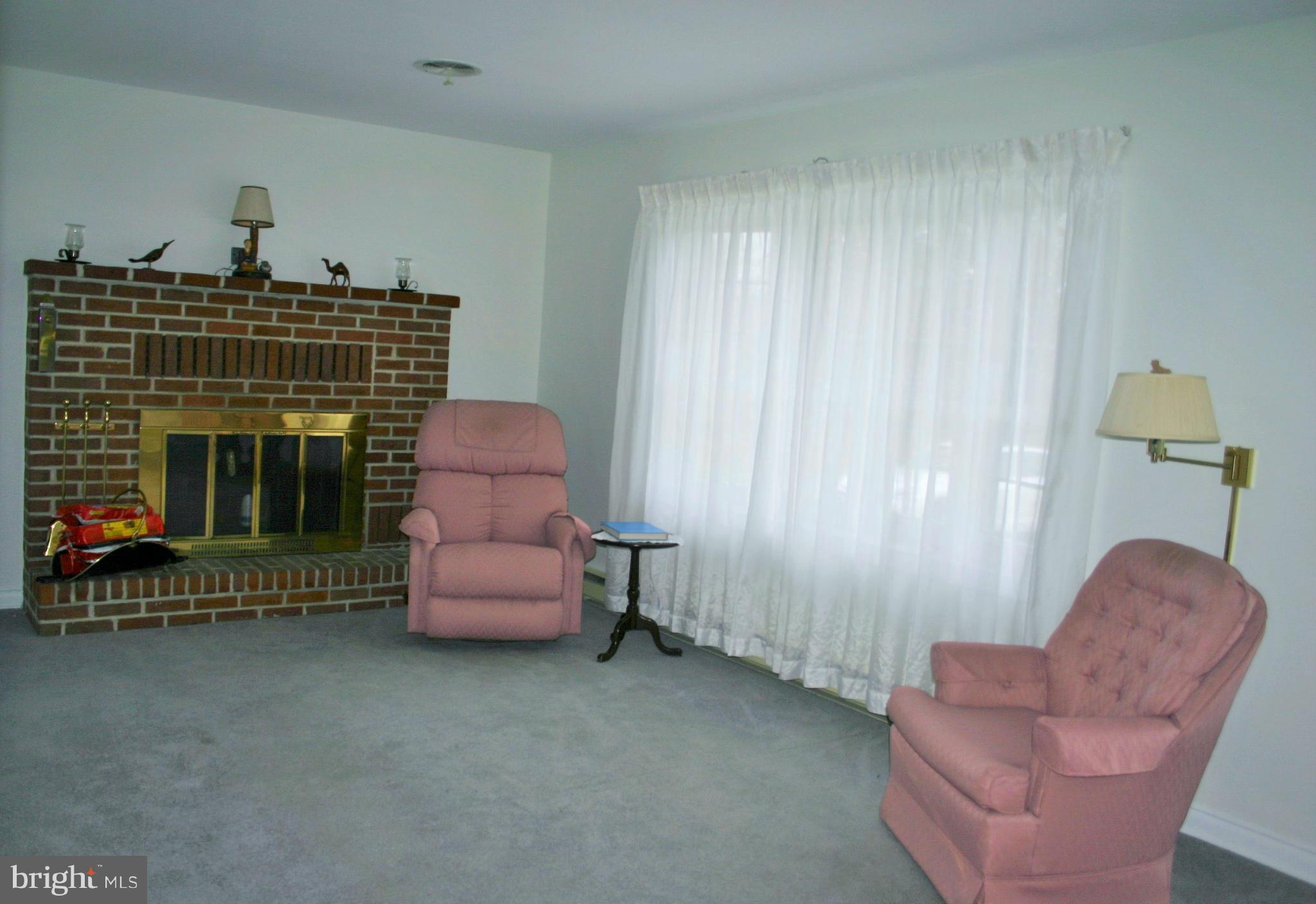 3900 Summit Point Road Charles Town, WV 25414 - Photo 5 of 14 Living Room