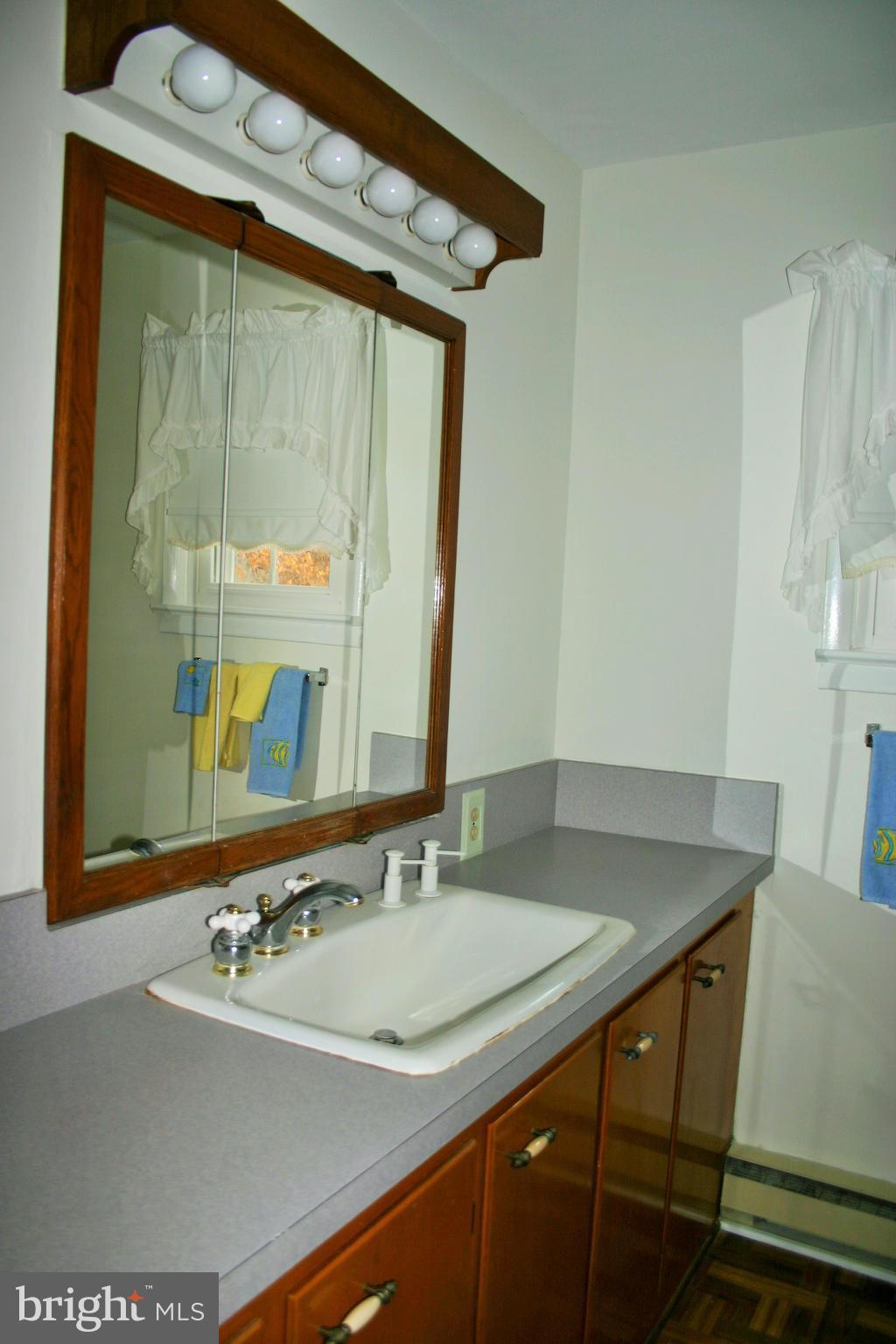 3900 Summit Point Road Charles Town, WV 25414 - Photo 10 of 14 Bath