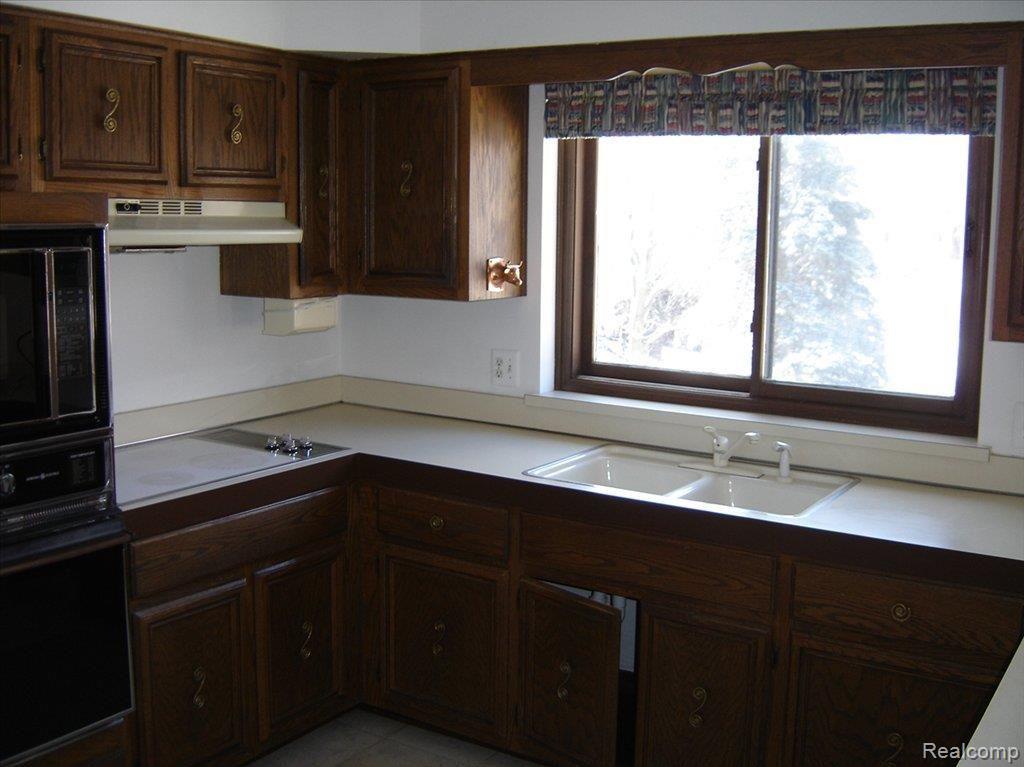3511 Holiday Court Rochester, MI 48306 - Photo 8 of 15 DSC09103