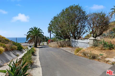 $2,990,000 | 19355 Pacific Coast Highway, Malibu, CA 90265