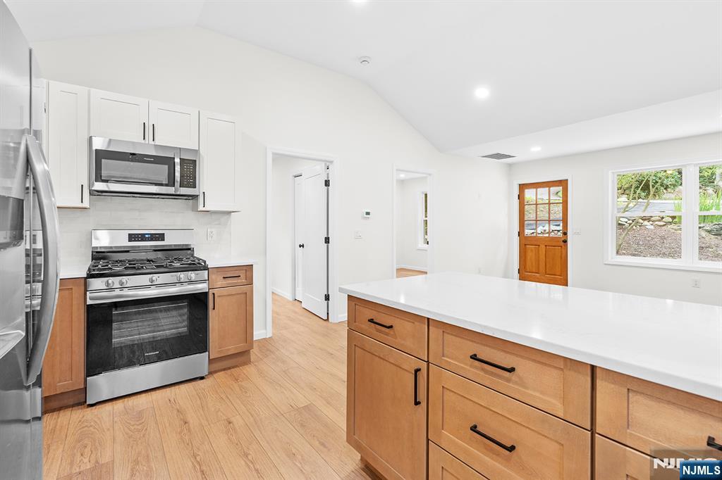 39 Old Road Ringwood, NJ 07456 - Photo 11 of 27