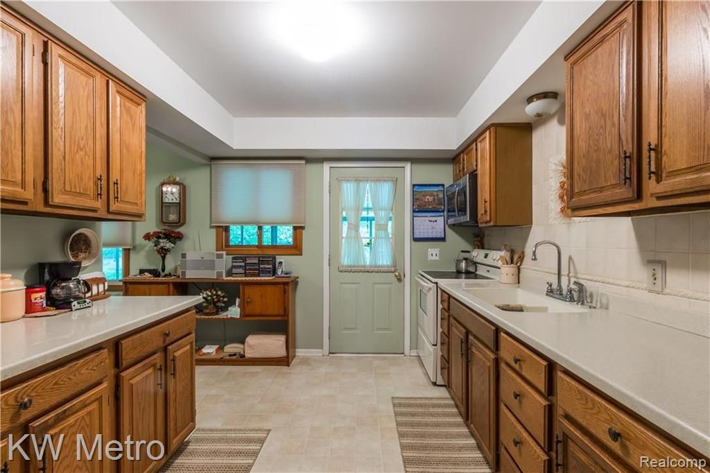 3526 Alida Avenue Rochester Hills, MI 48309 - Photo 8 of 22