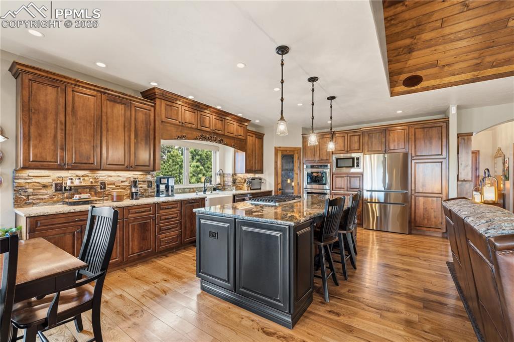 18890 Wing Tip Road Colorado Springs, CO 80908 - Photo 9 of 48 a kitchen with lots of counter top space
