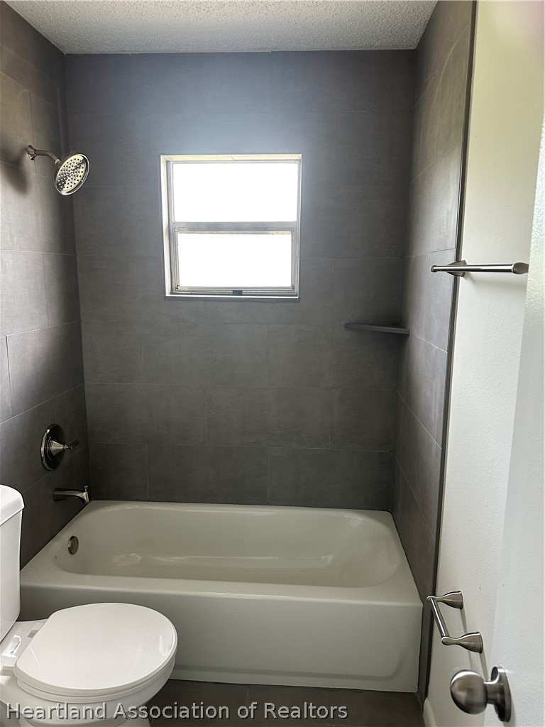237 Rhapsody Avenue Lake Placid, FL 33852 - Photo 9 of 18 a bathroom with a toilet and a bath tub