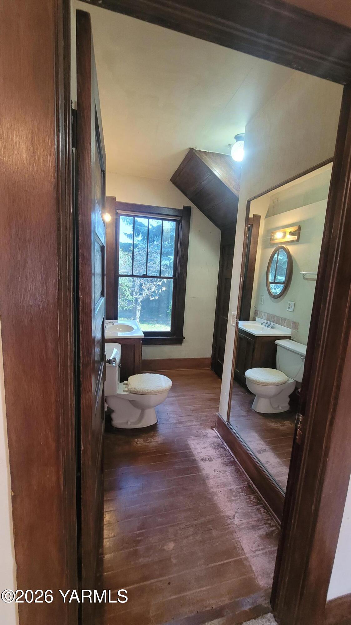 2311 River Road Yakima, WA 98902 - Photo 8 of 20 Main Floor Bath