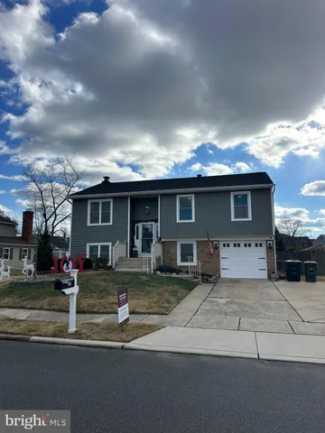 a view of house with backyard