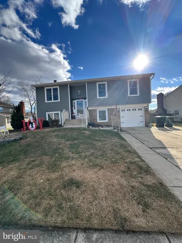 a view of a house with backyard and a tree