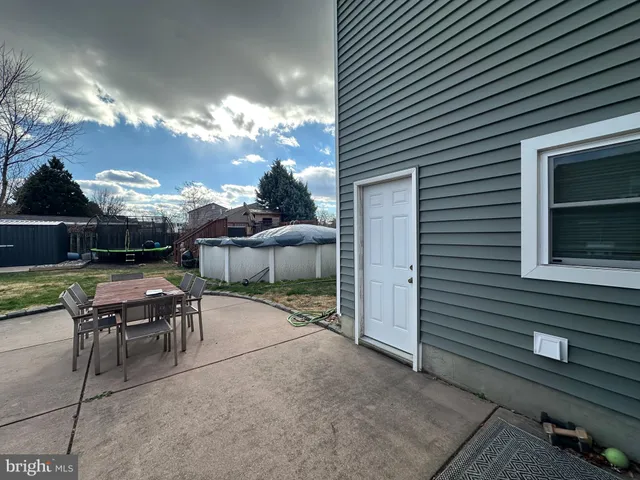 a view of a yard in front of a house