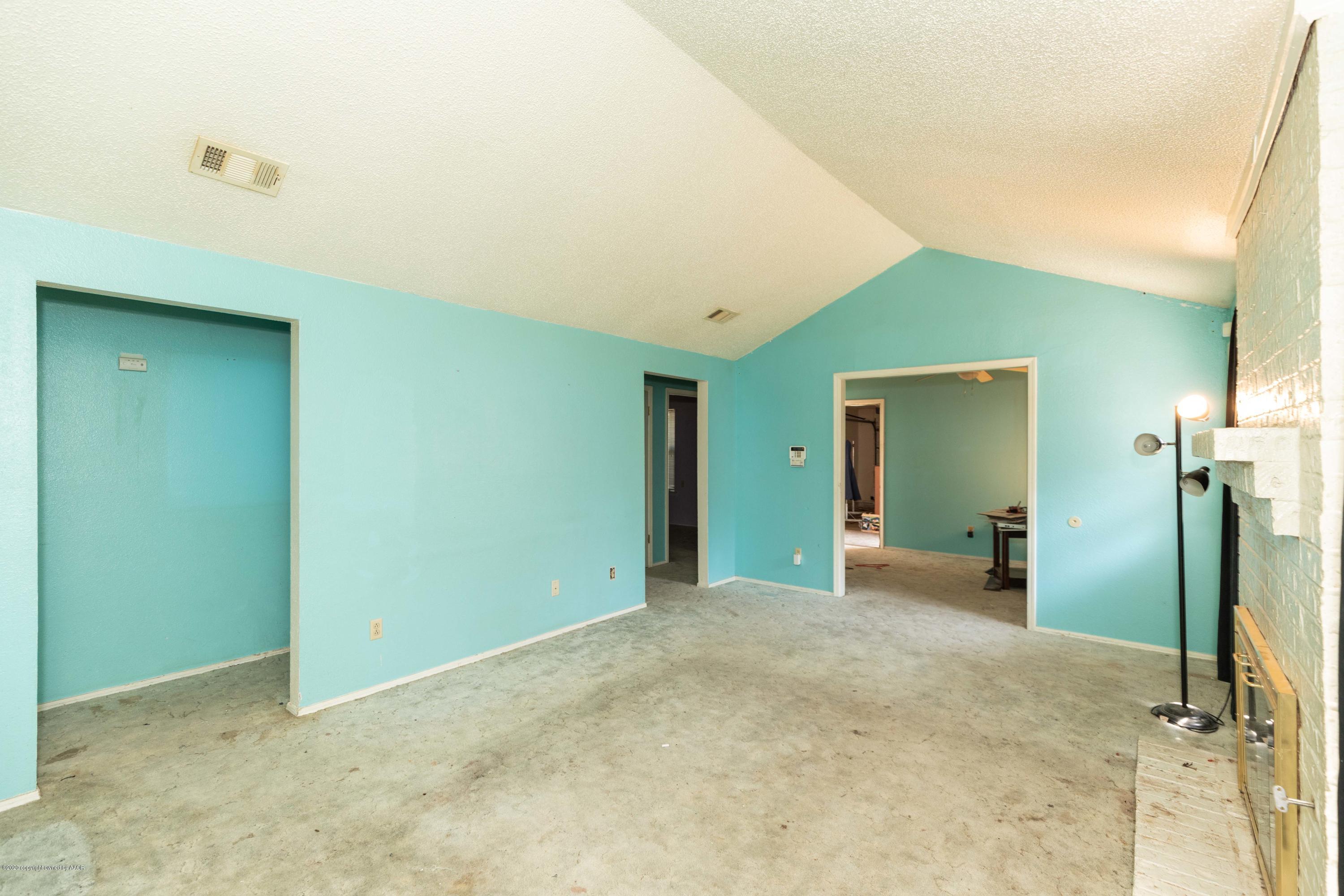 3105 Surf Drive Amarillo, TX 79110 - Photo 3 of 17 LIVING ROOM VIEW 1