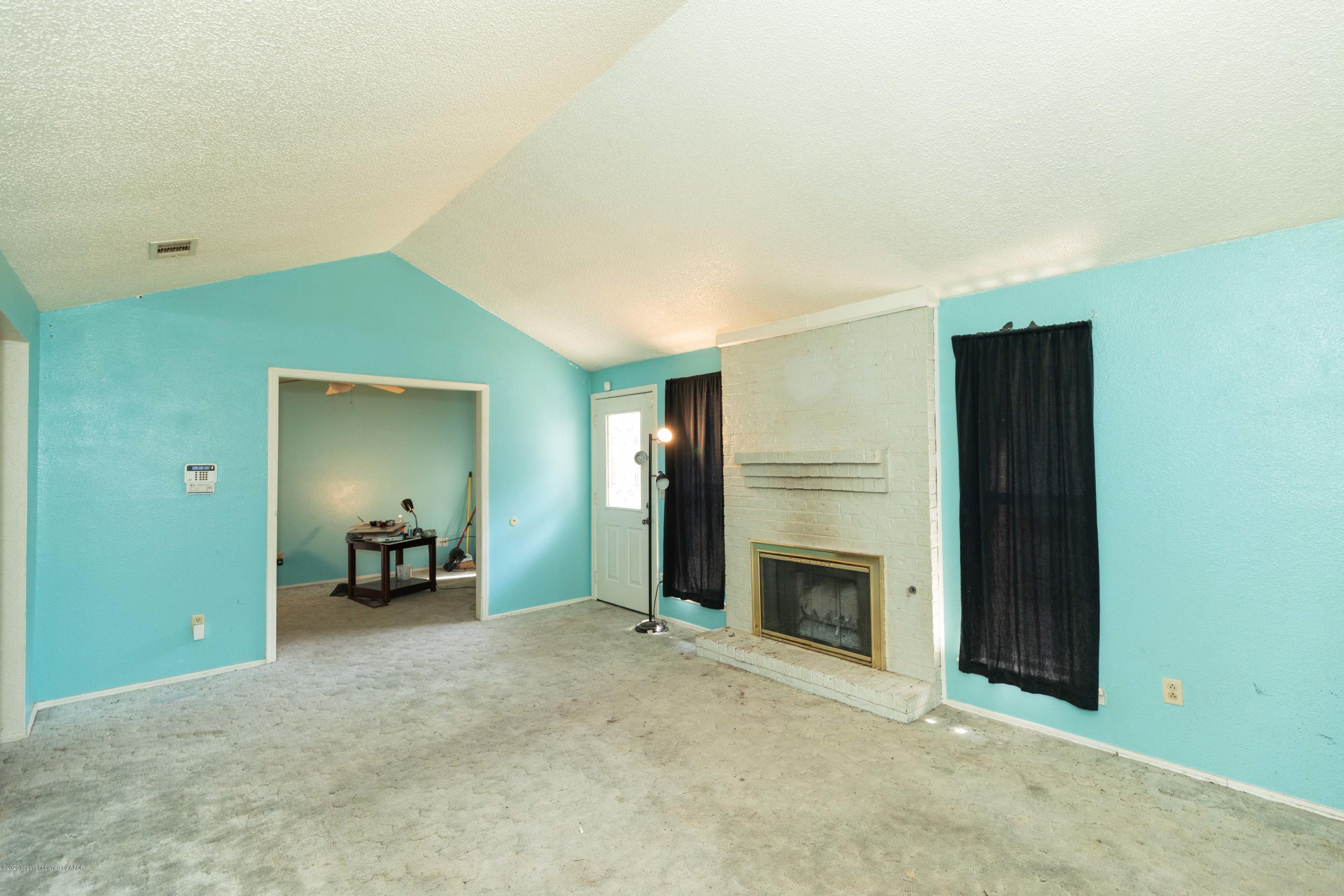 3105 Surf Drive Amarillo, TX 79110 - Photo 4 of 17 LIVING ROOM VIEW 2