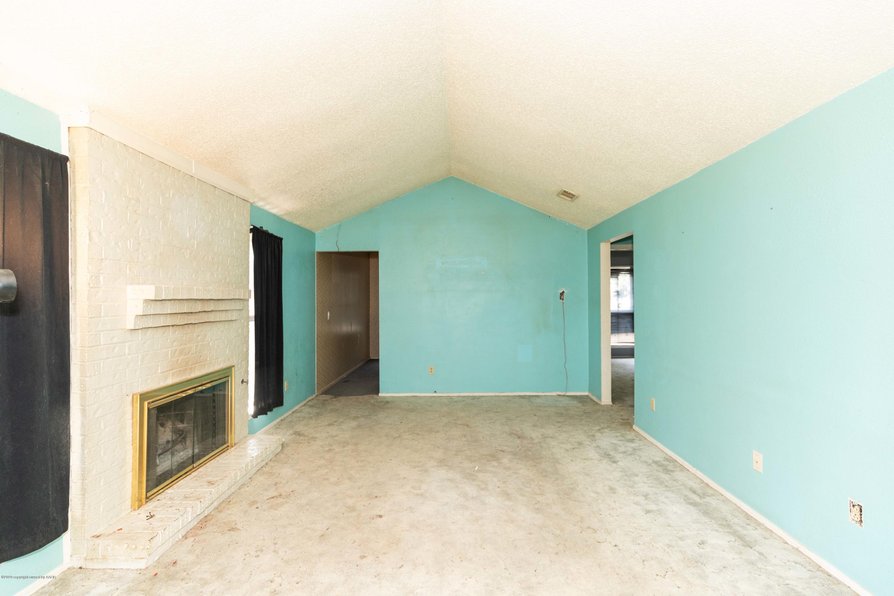 3105 Surf Drive Amarillo, TX 79110 - Photo 5 of 17 LIVING ROOM VIEW 3
