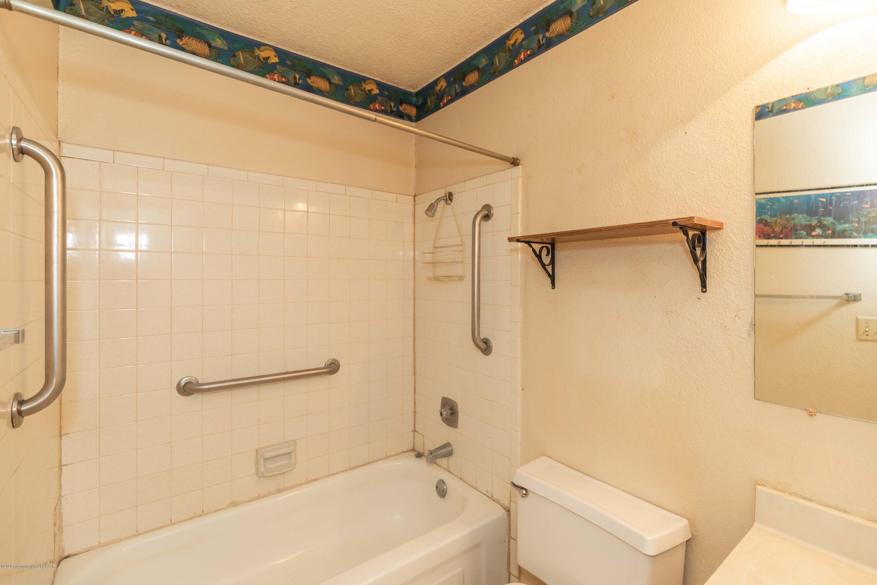3105 Surf Drive Amarillo, TX 79110 - Photo 9 of 17 BATHROOM 2