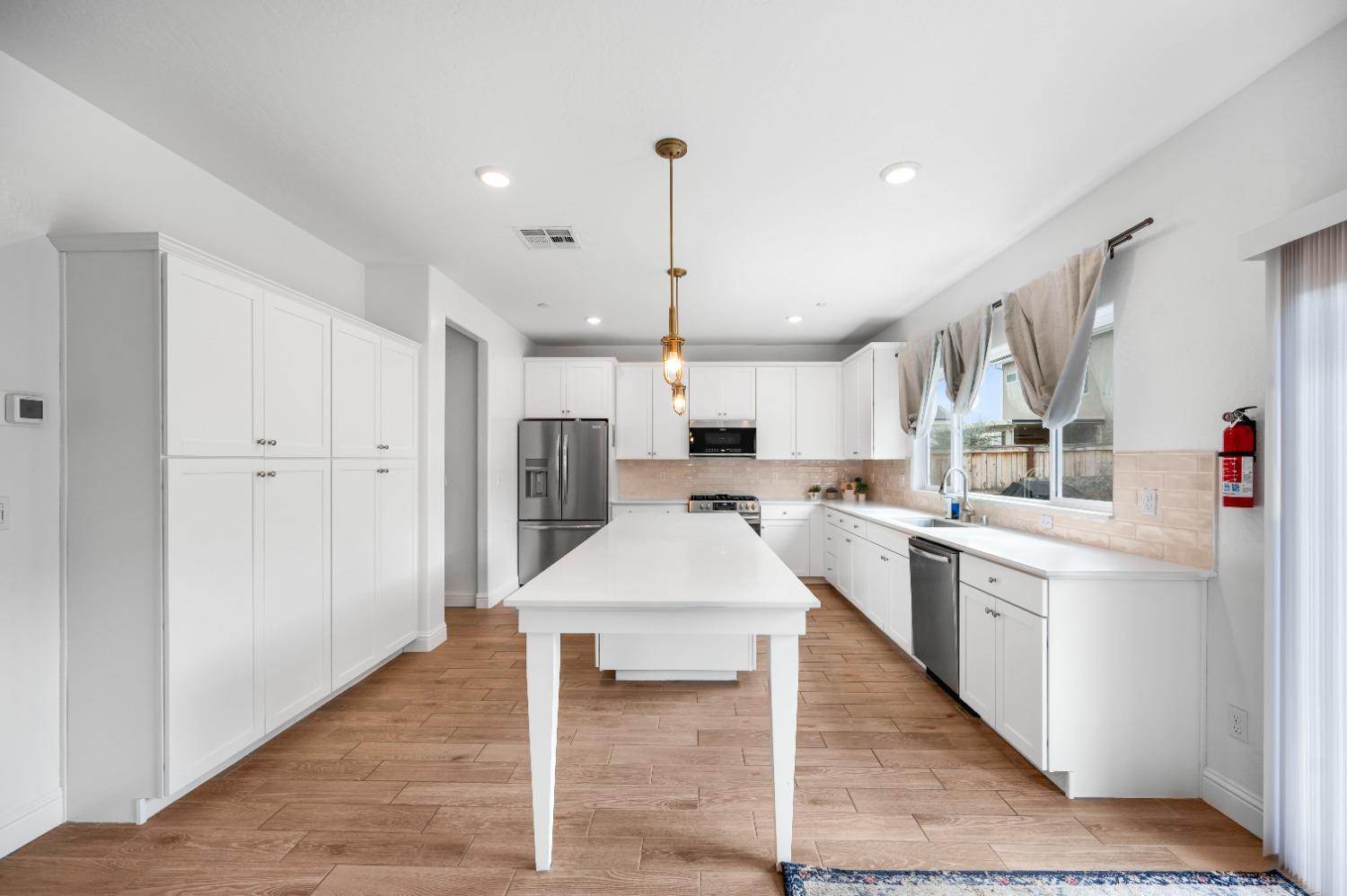 966 Kelso Avenue Clovis, CA 93619 - Photo 11 of 27