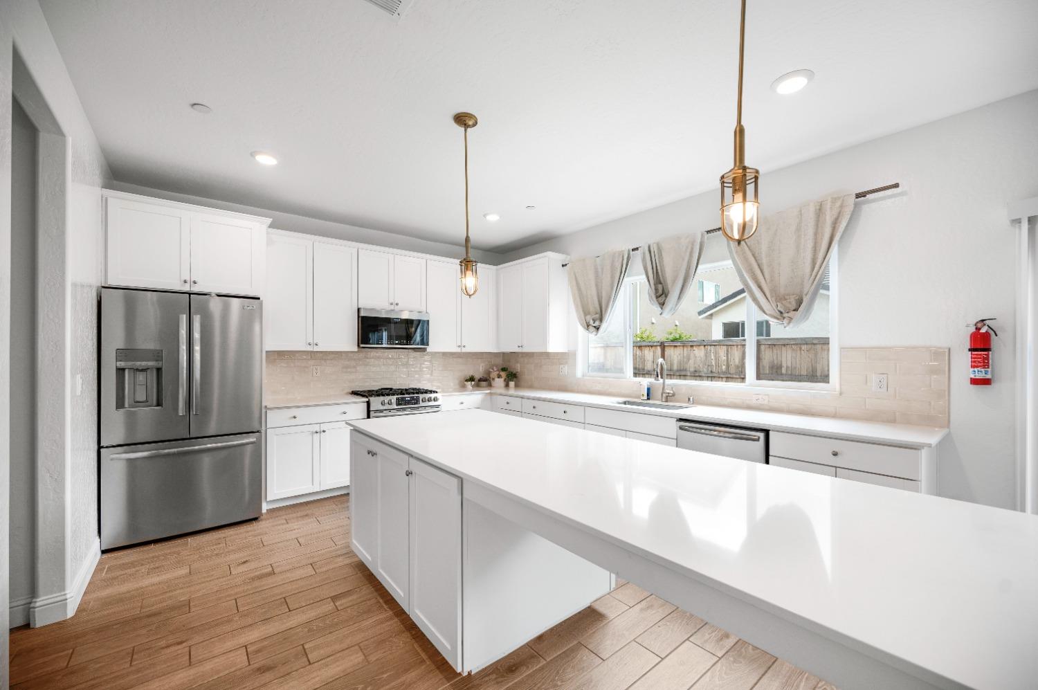 966 Kelso Avenue Clovis, CA 93619 - Photo 12 of 27