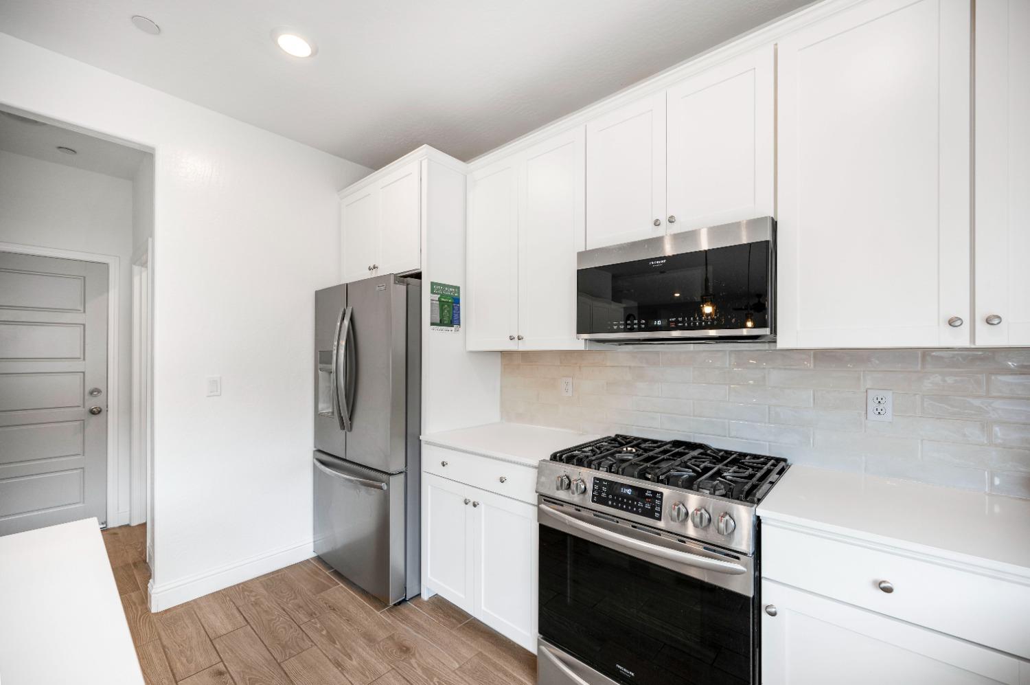 966 Kelso Avenue Clovis, CA 93619 - Photo 14 of 27